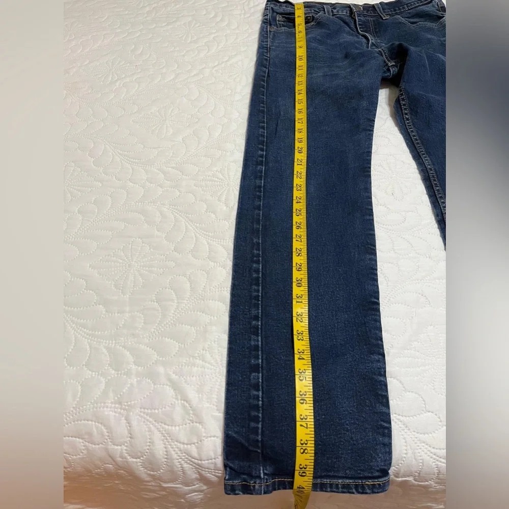 (16) Levi's 505 Classic Blue Jeans with Iconic Patch